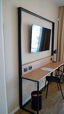 1 Queen Bed Non-Smoking Family Room Sofabed