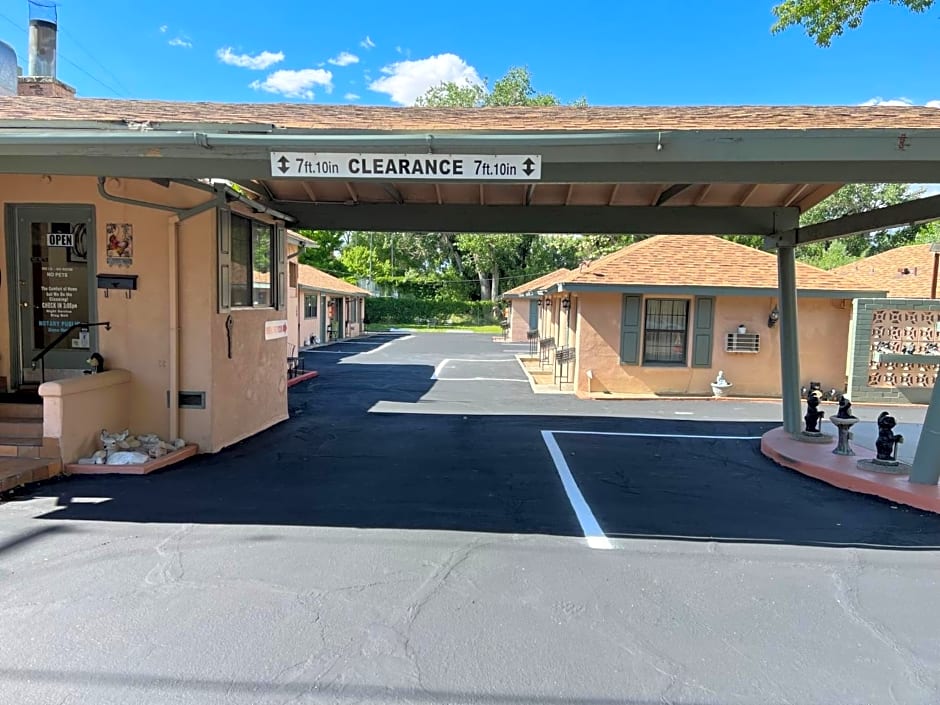 Bishop Elms Motel