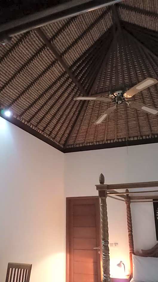 Jemeluk Beach Bungalows