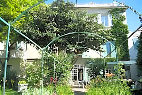 Au Saint Roch - Hotel et Jardin