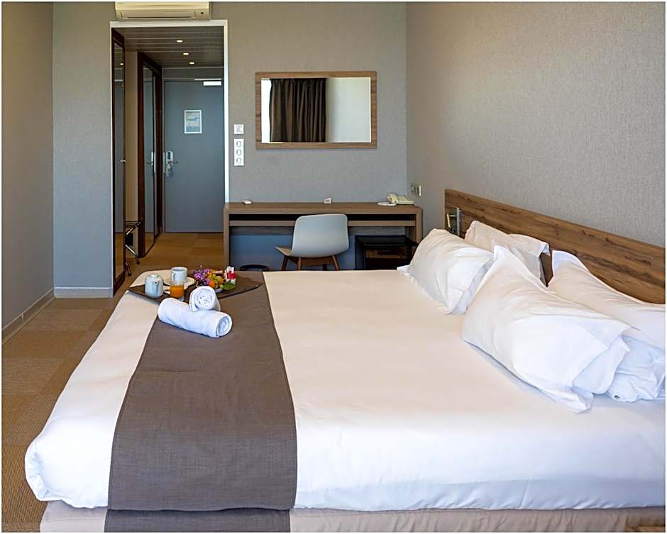 Photo 1 of 4 of Standard, Sea View