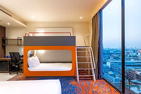 Standard Queen Family Room