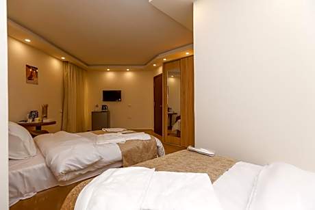 Luxury Triple Room