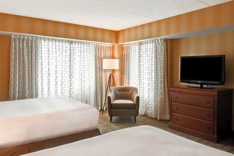 One-Bedroom Suite with Two Queen Beds and Sofa Bed - Low Floor (Floors 3 - 4)
