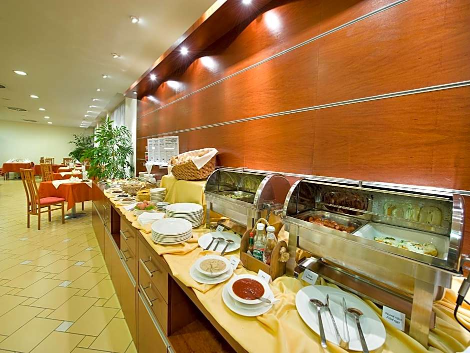 Ramada Airport Hotel Prague