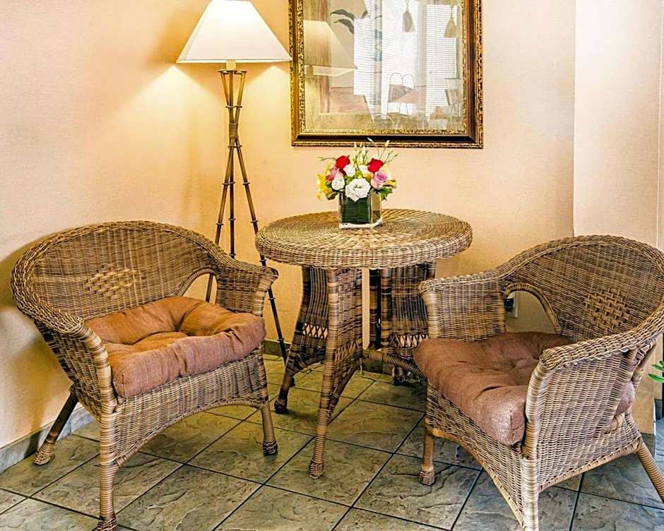 California Inn and Suites Bakersfield