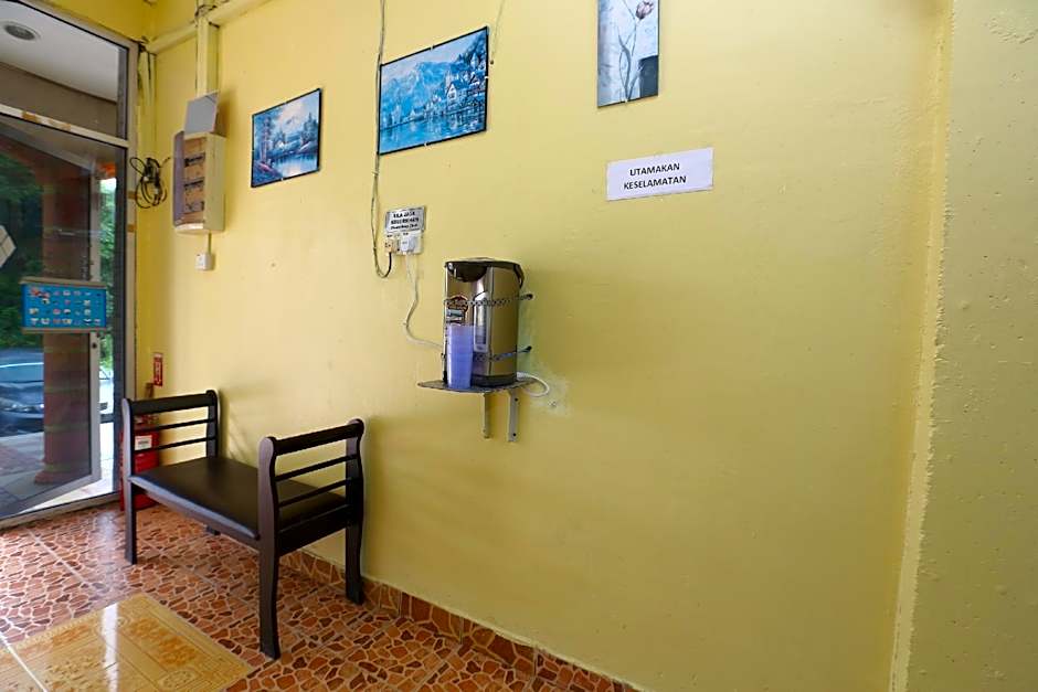 OYO 89819 Raz Hotel Kelulut