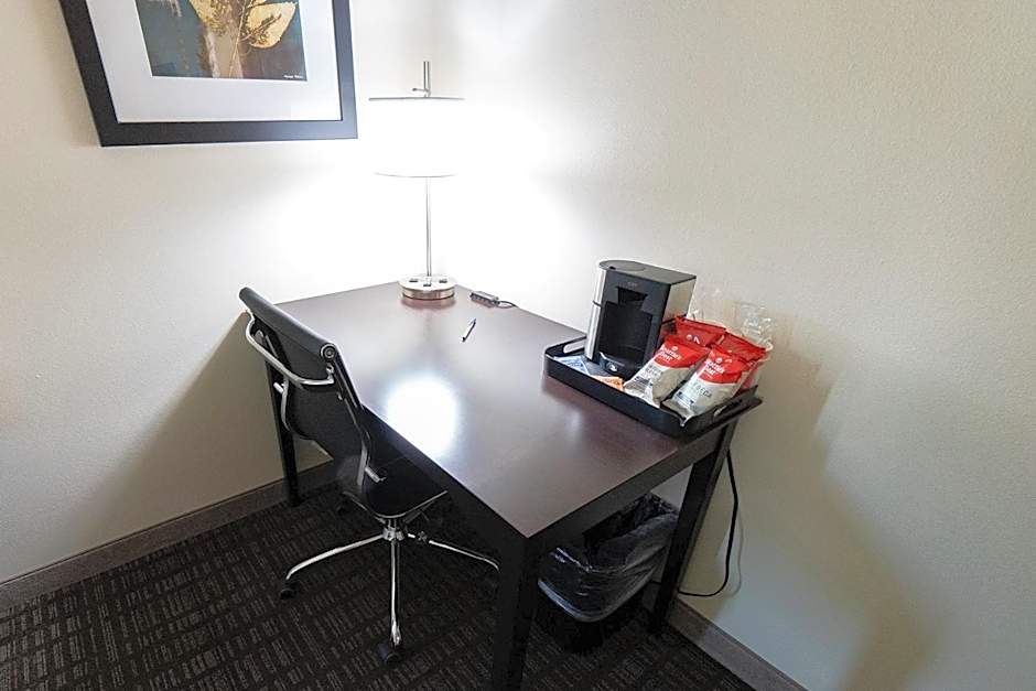 Cobblestone Hotel & Suites-Sheldon