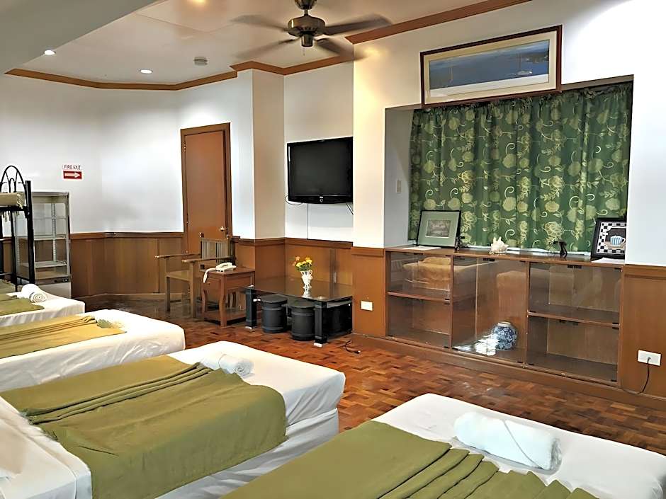 Tahanan Lakeview Hotel