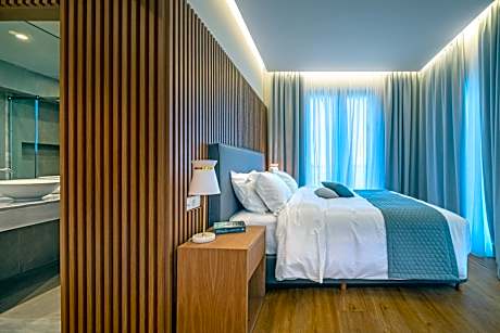 Deluxe Suite with Spa Bath