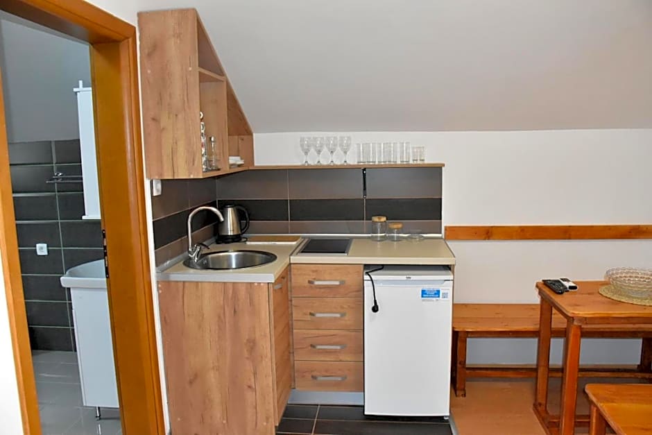 OSTROG Aparthotel KOLIBA-VLASTNIŠTVO MANASTIRA OSTROG