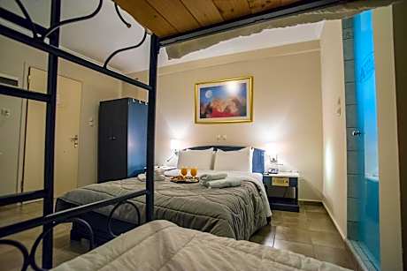 Family Room (2 Adults + 2 Children)