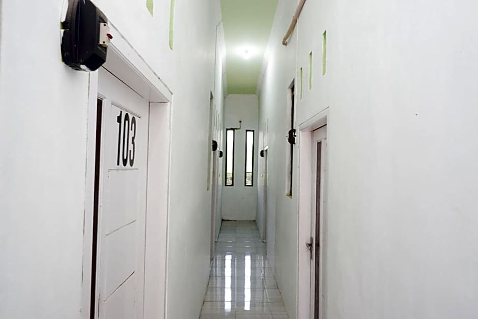 RedDoorz Syariah near Alun Alun Kajen