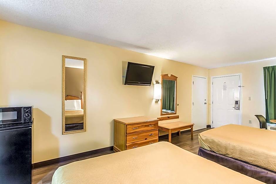 Econo Lodge Clinton - Jackson West