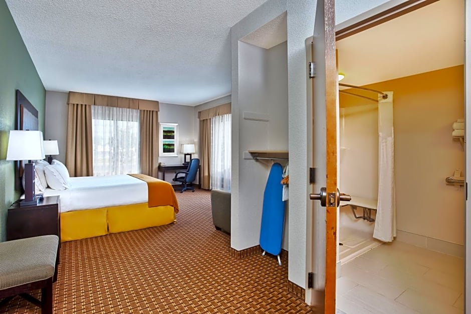 Holiday Inn Express Hotel and Suites Harrington - Dover Area