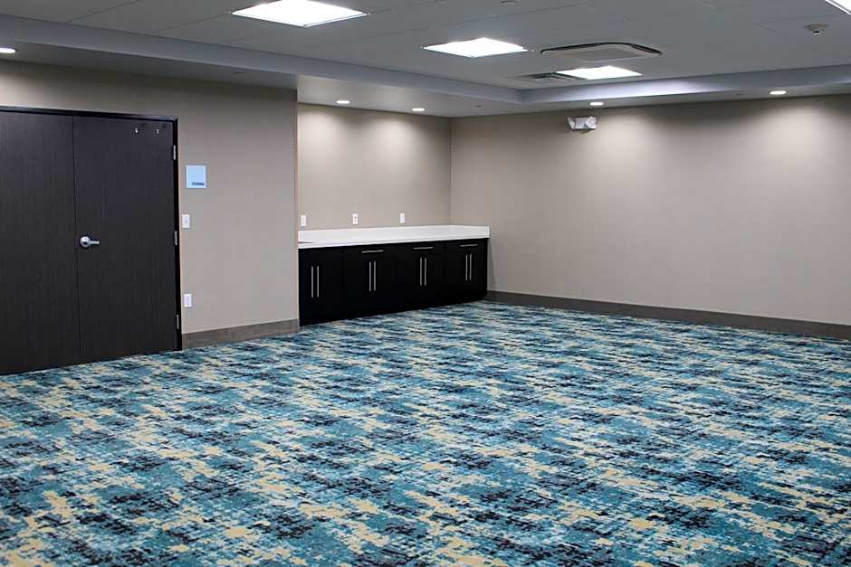Holiday Inn Express & Suites Shawnee-Kansas City West By IHG
