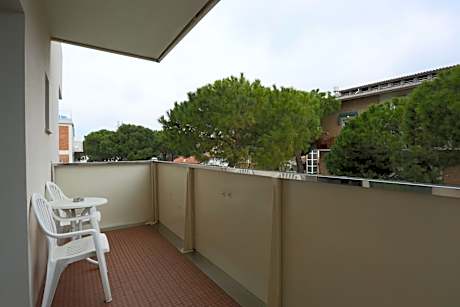 Family Room (2 Adults + 2 Children)