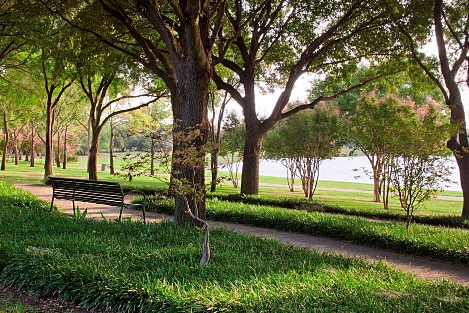 DoubleTree By Hilton Hotel Dallas-Farmers Branch