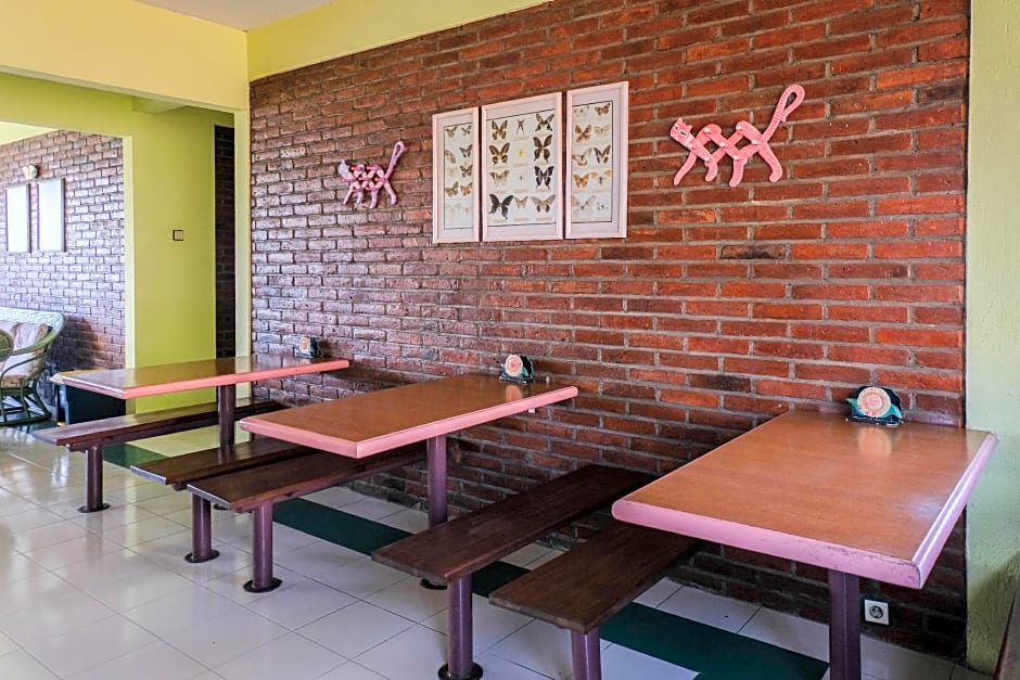 RedDoorz Syariah near Kopeng Treetop Adventure