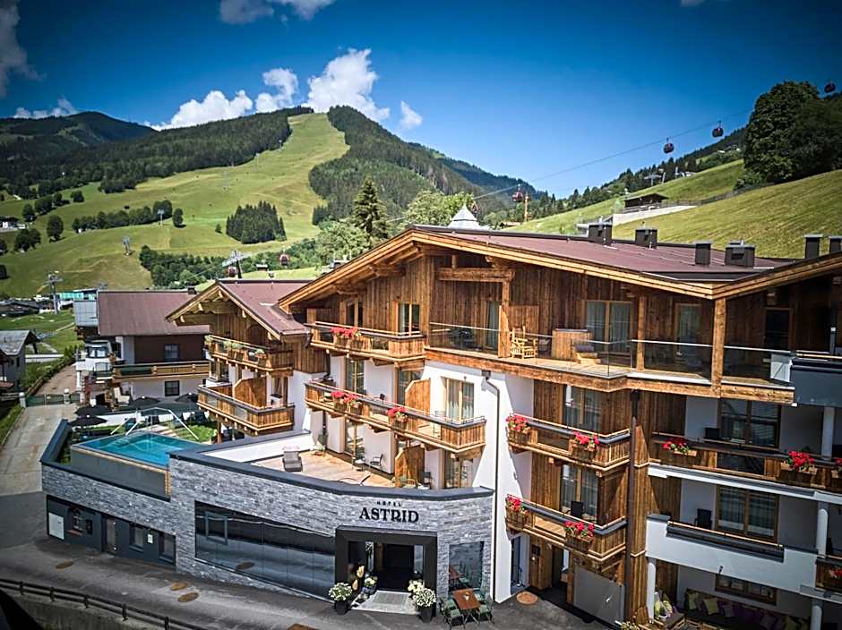 Hotel Astrid mit Panoramapool & inklusive JokerCard