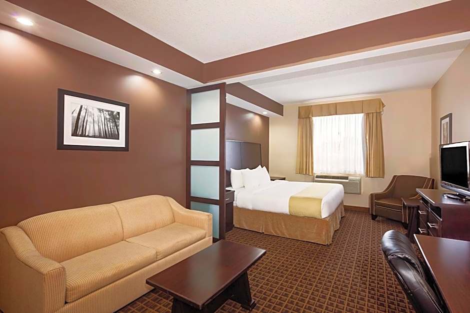 Photo 1 of 4 of Deluxe 1 King Bed Suite