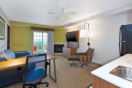 King Suite with Valley View