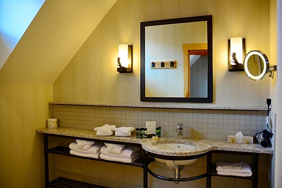 Moose Hotel and Suites