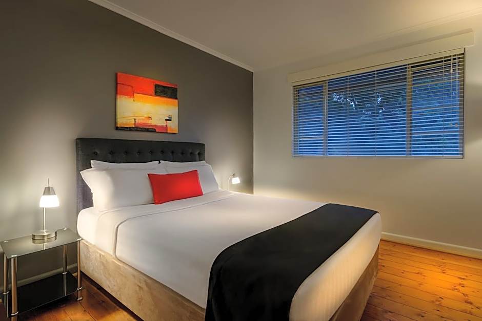Crest On Barkly Serviced Apartments