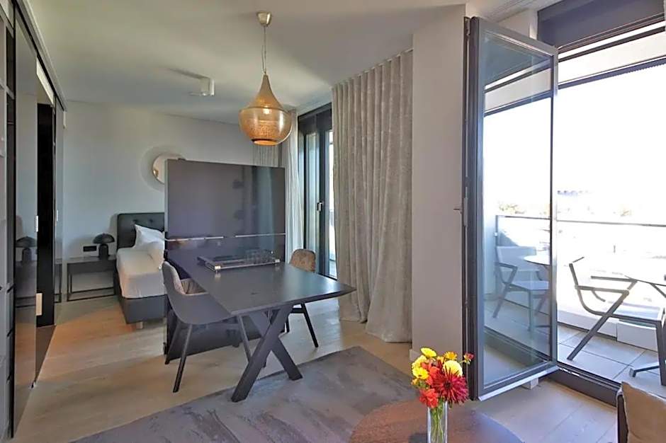 Sky Aparthotel