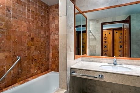 Junior Suite Near Pool (2 Adults + 2 Children)