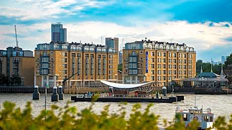 a&o London Docklands Riverside