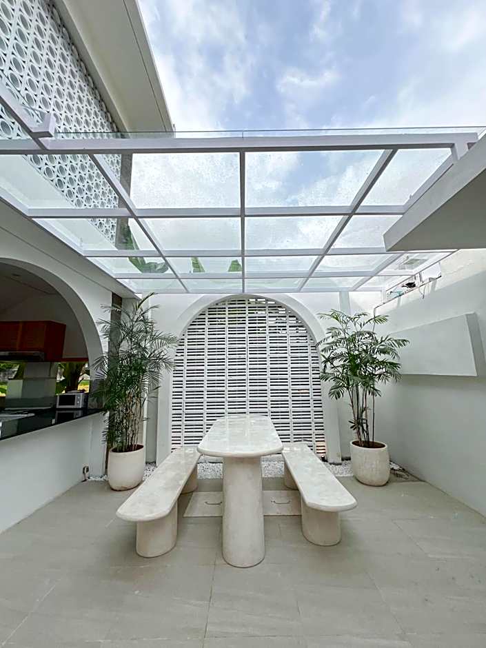 Apple Villas & Apartments