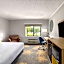 Days Inn & Suites by Wyndham Kansas City South
