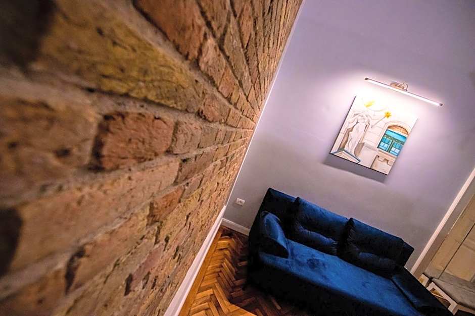 VISAJ Deluxe Downtown