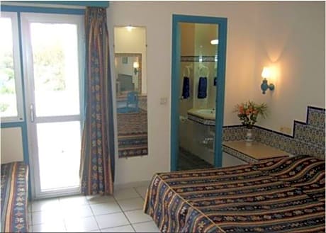 SINGLE SUPERIOR ROOM