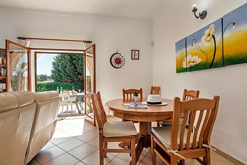 Exclusive Retreat in Vilamoura, private pool, off-street parking, Free AC wifi