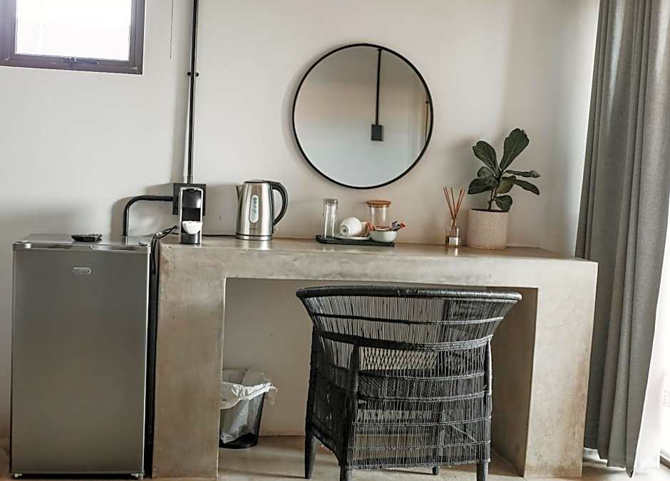 Lighthouse Guesthouse & Cafe