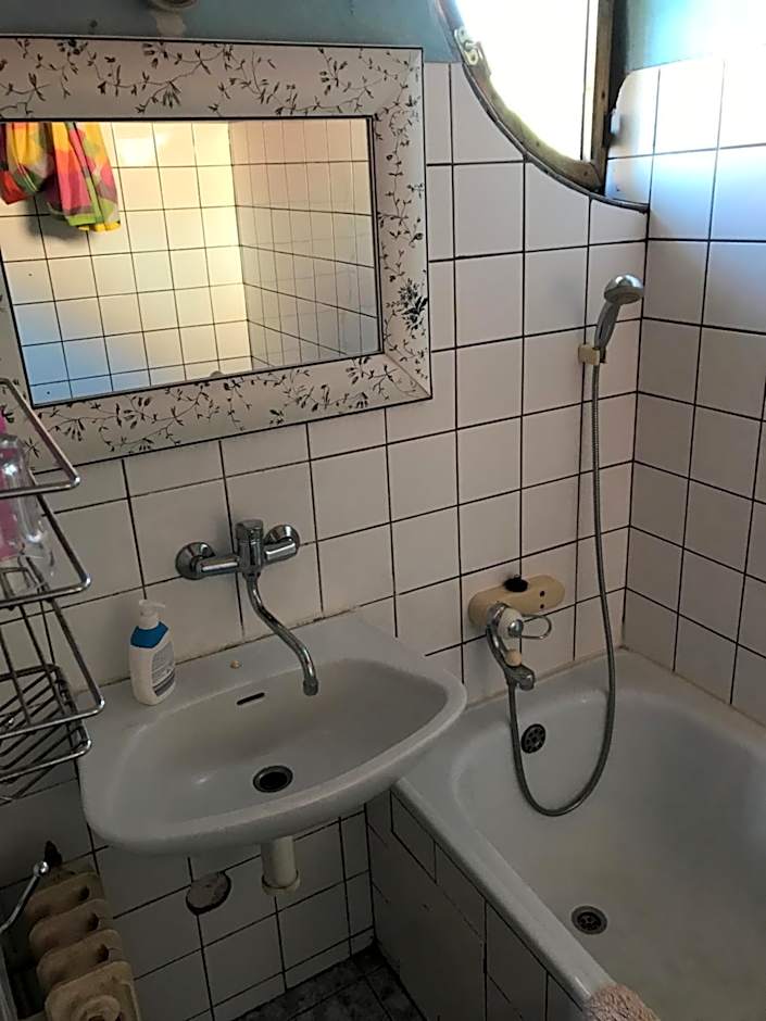 Hotel sebarozvoja s možnosťou získania poznania a inšpirujúcich prostriedkov na uplatňovanie vedomia, premenu seba a prostredia interiéru