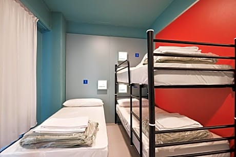 Bunk Bed in Mixed Dormitory Room