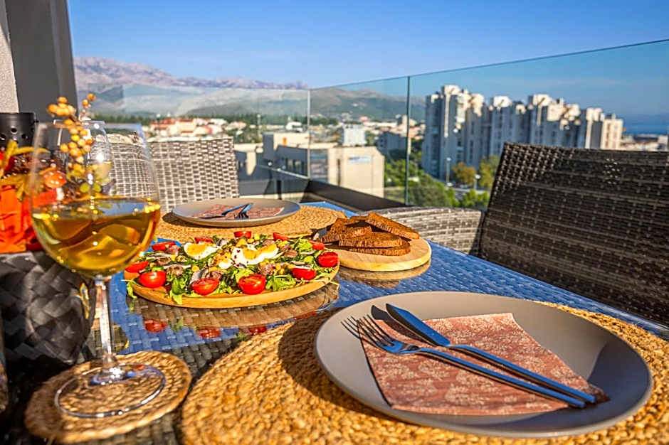 Apartment - free parking in garage , mountain and seaview , quiet neighbourhood