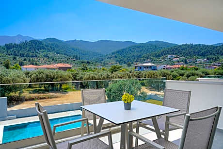 Apartment with Mountain View