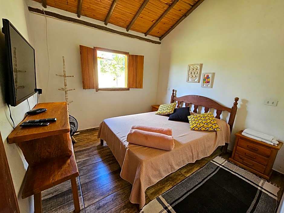 Chalés Vila Carrancas - Ao lado do centro com piscina, cozinha completa e muita tranquilidade