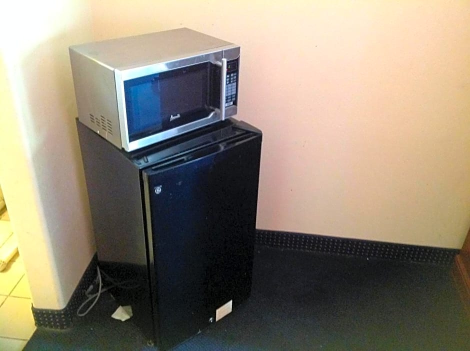 Executive Inn & Suites