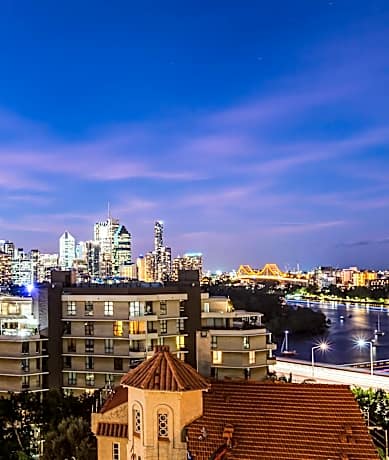 Hillcrest Apartment Hotel (formerly Central Hillcrest Apartments)