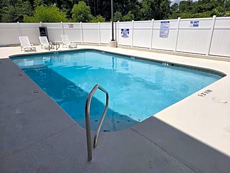 Comfort Inn & Suites Brunswick I-95