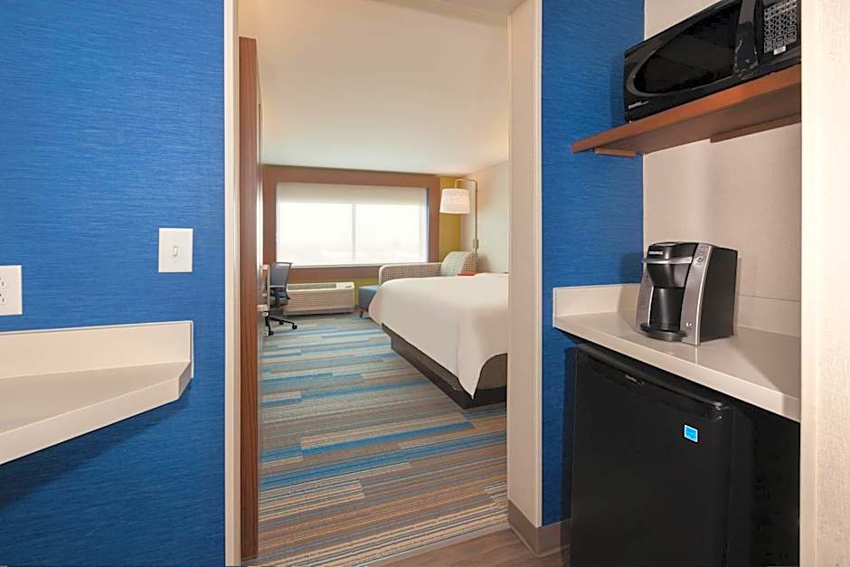 Holiday Inn Express and Suites Brunswick By IHG