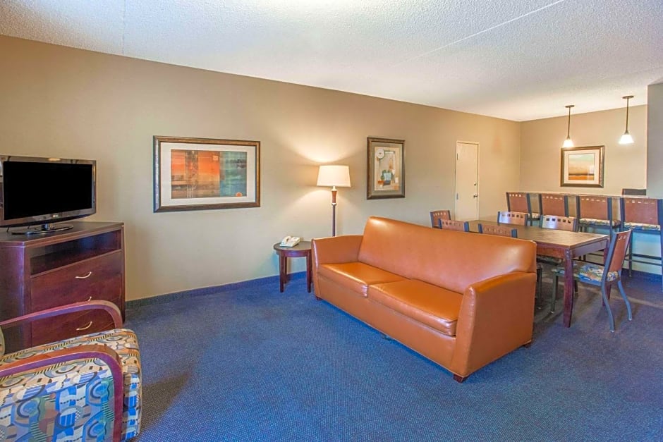 Days Hotel by Wyndham Mesa Near Phoenix