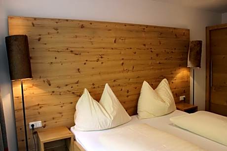 Superior One-Bedroom Apartment