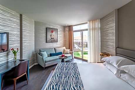 Deluxe Garden Room with Sea View