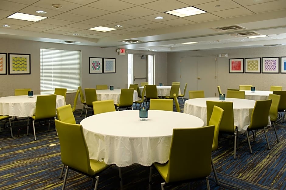 Holiday Inn Express Hotel & Suites Wausau By IHG